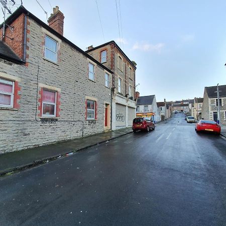 F3 2 Bedroomed Town House - Free Parking - Super 150 Mbps Wifi Near Gavin N Stacey Film House - 1 Free Dog Allowed Barry Exterior photo