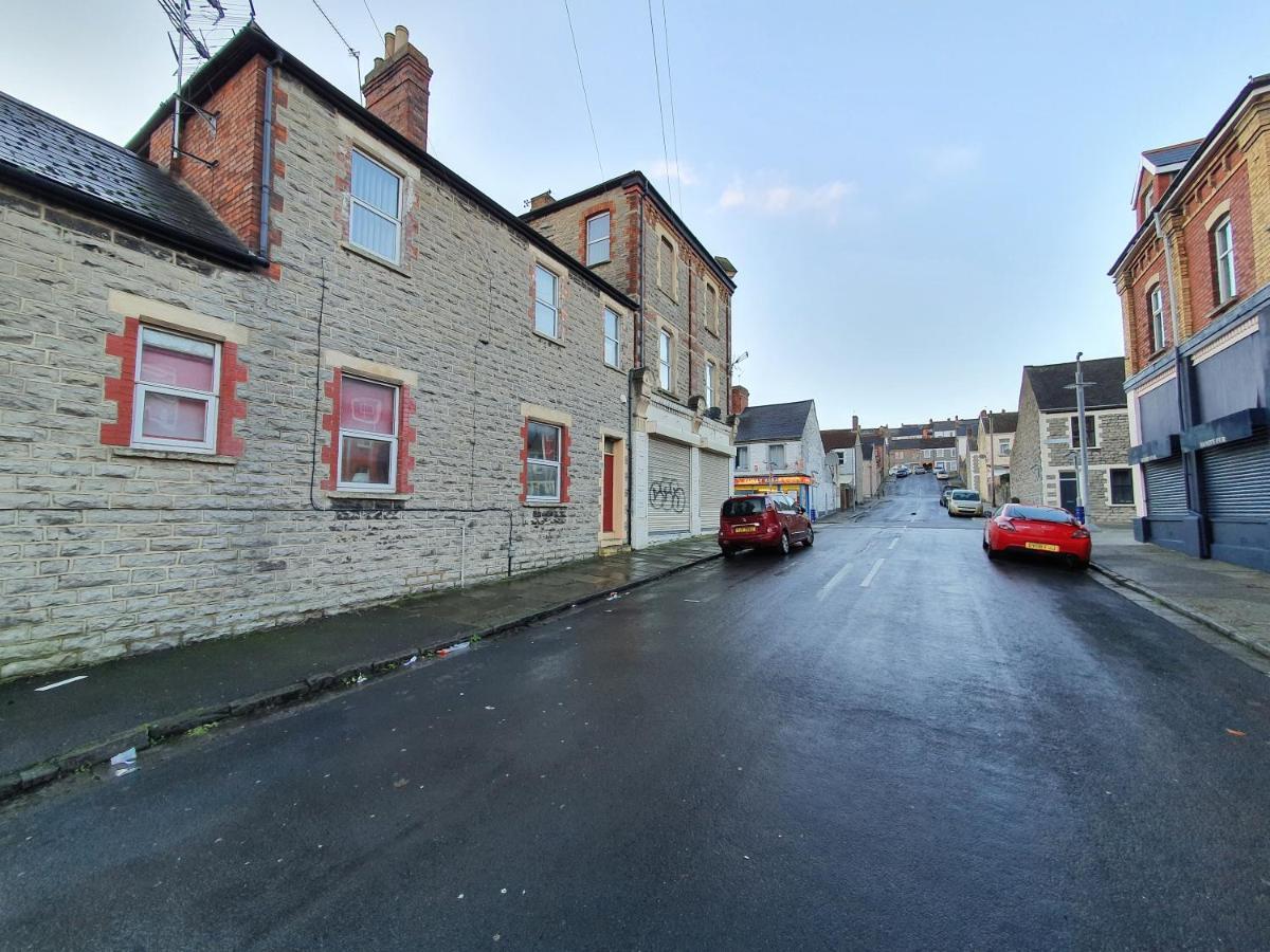 F3 2 Bedroomed Town House - Free Parking - Super 150 Mbps Wifi Near Gavin N Stacey Film House - 1 Free Dog Allowed Barry Exterior photo