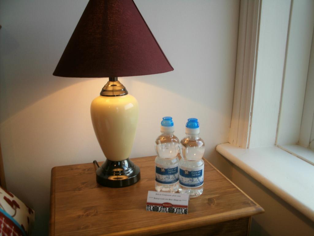 F3 2 Bedroomed Town House - Free Parking - Super 150 Mbps Wifi Near Gavin N Stacey Film House - 1 Free Dog Allowed Barry Room photo
