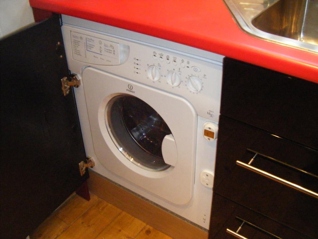F3 2 Bedroomed Town House - Free Parking - Super 150 Mbps Wifi Near Gavin N Stacey Film House - 1 Free Dog Allowed Barry Room photo
