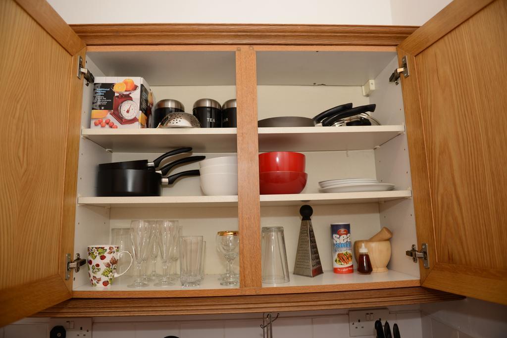 F3 2 Bedroomed Town House - Free Parking - Super 150 Mbps Wifi Near Gavin N Stacey Film House - 1 Free Dog Allowed Barry Room photo