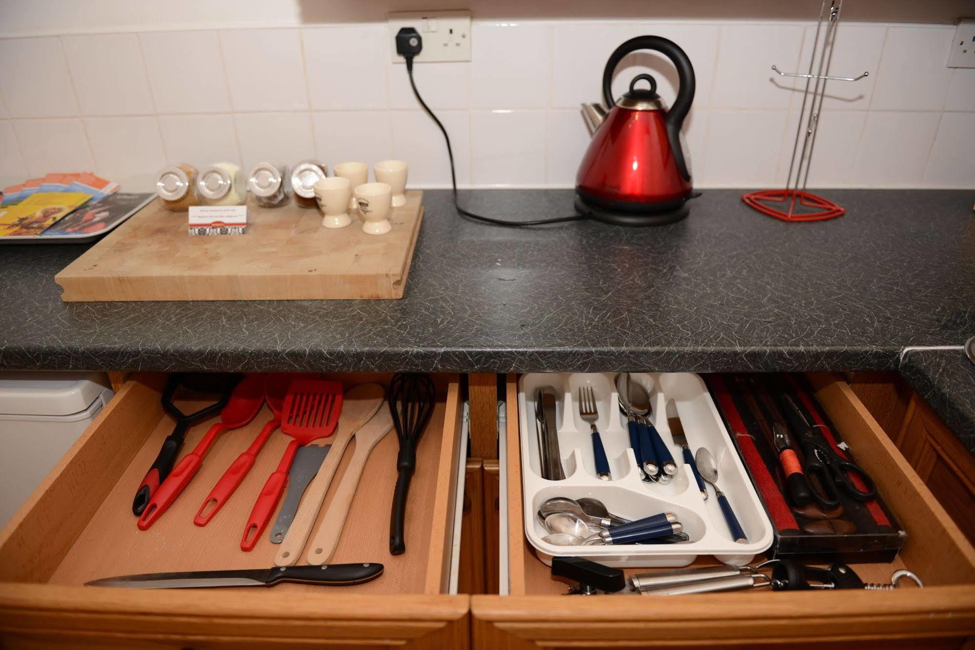F3 2 Bedroomed Town House - Free Parking - Super 150 Mbps Wifi Near Gavin N Stacey Film House - 1 Free Dog Allowed Barry Exterior photo