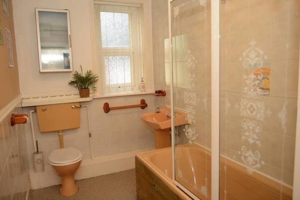 F3 2 Bedroomed Town House - Free Parking - Super 150 Mbps Wifi Near Gavin N Stacey Film House - 1 Free Dog Allowed Barry Exterior photo