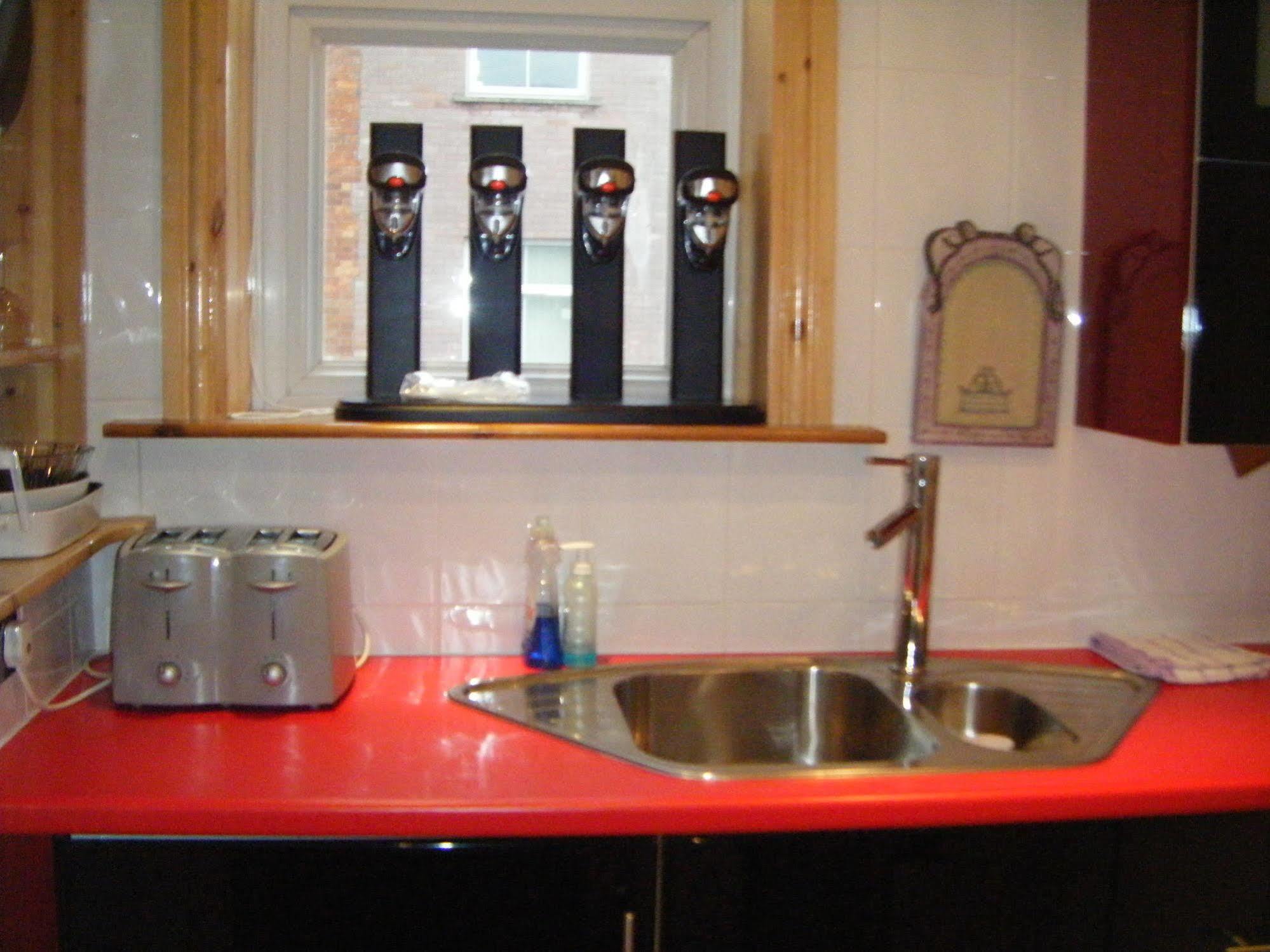 F3 2 Bedroomed Town House - Free Parking - Super 150 Mbps Wifi Near Gavin N Stacey Film House - 1 Free Dog Allowed Barry Exterior photo