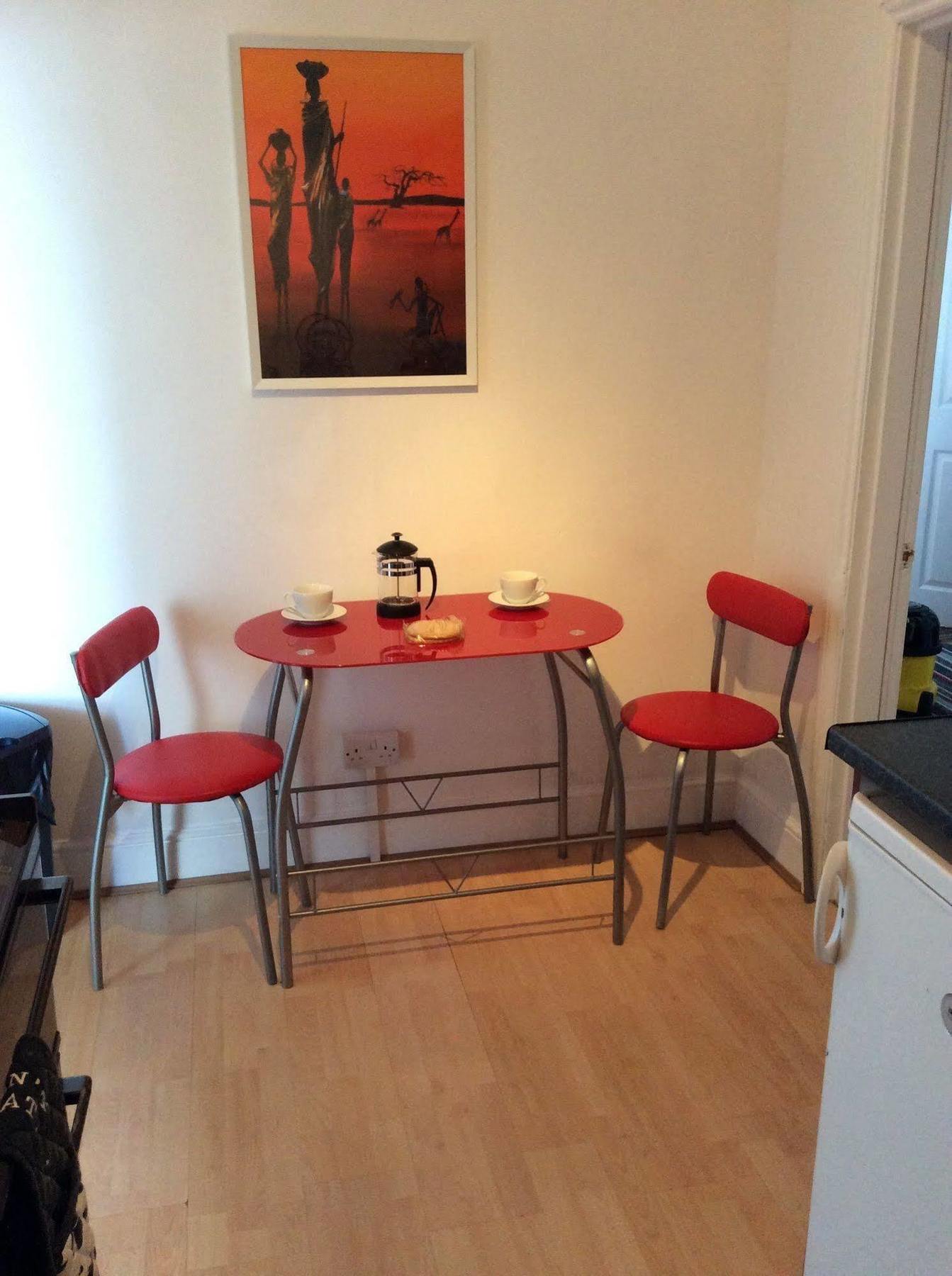 F3 2 Bedroomed Town House - Free Parking - Super 150 Mbps Wifi Near Gavin N Stacey Film House - 1 Free Dog Allowed Barry Exterior photo