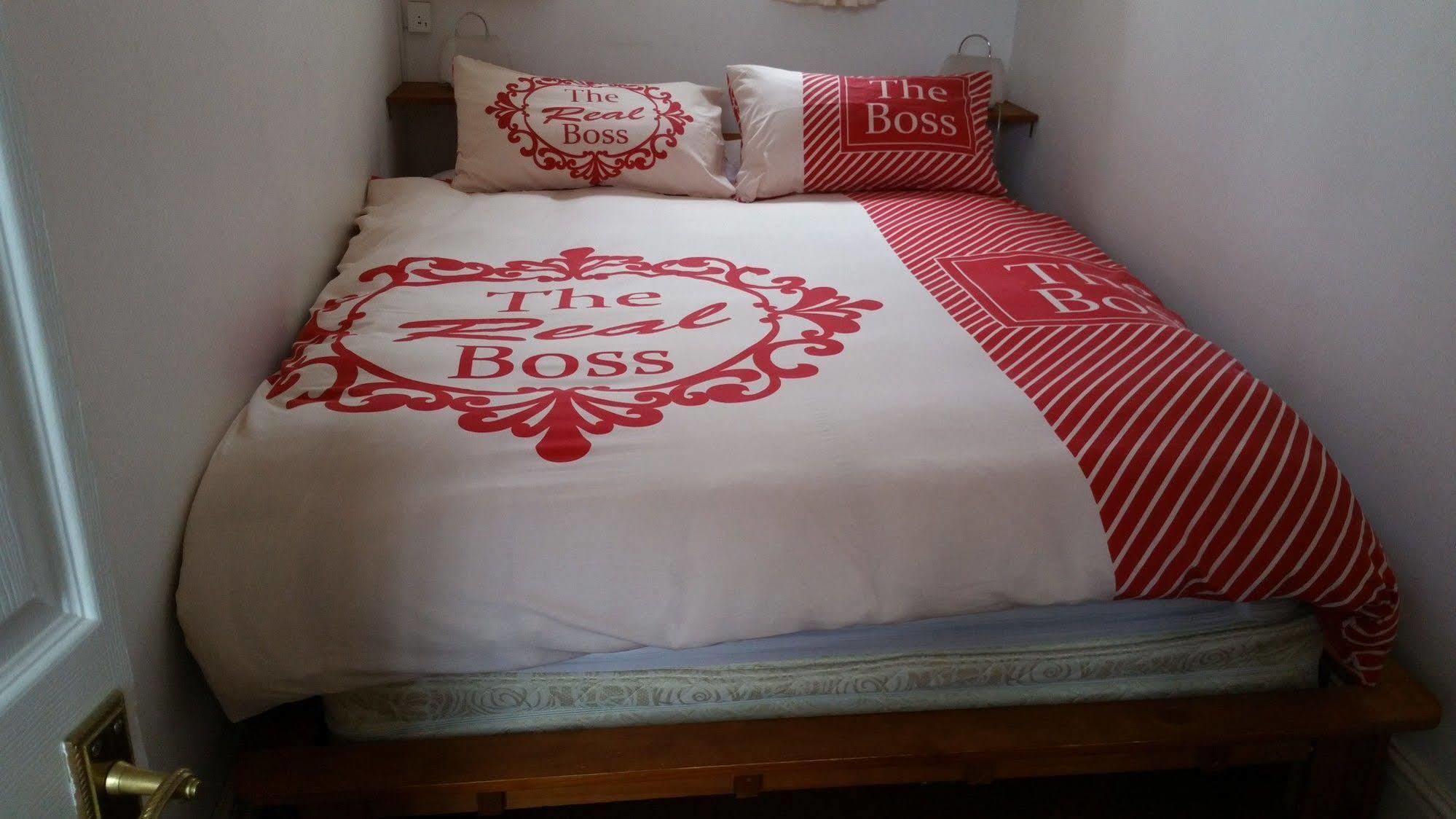 F3 2 Bedroomed Town House - Free Parking - Super 150 Mbps Wifi Near Gavin N Stacey Film House - 1 Free Dog Allowed Barry Exterior photo