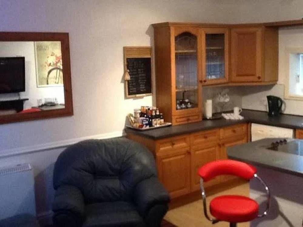 F3 2 Bedroomed Town House - Free Parking - Super 150 Mbps Wifi Near Gavin N Stacey Film House - 1 Free Dog Allowed Barry Exterior photo
