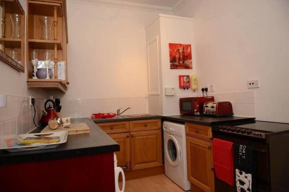 F3 2 Bedroomed Town House - Free Parking - Super 150 Mbps Wifi Near Gavin N Stacey Film House - 1 Free Dog Allowed Barry Exterior photo