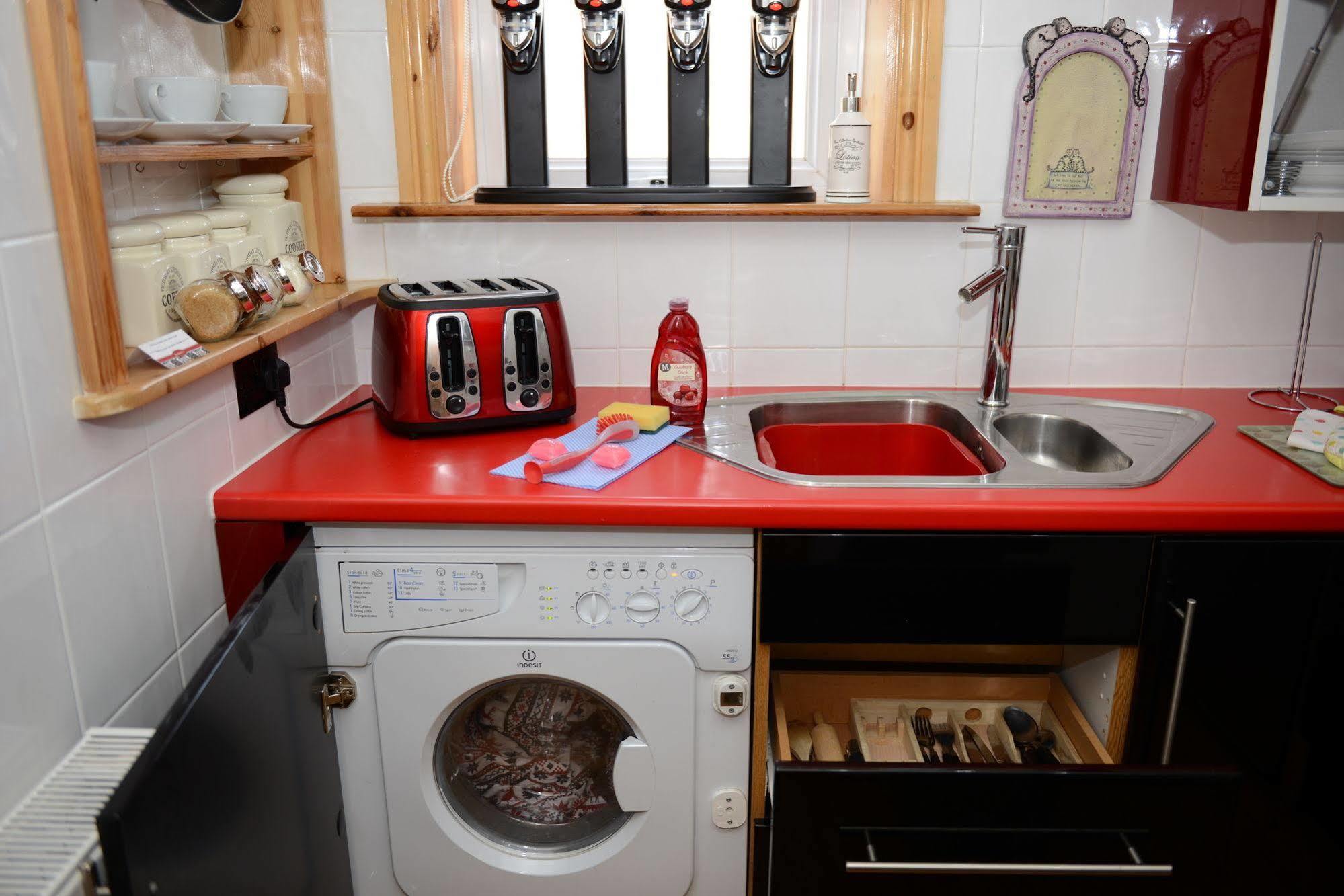 F3 2 Bedroomed Town House - Free Parking - Super 150 Mbps Wifi Near Gavin N Stacey Film House - 1 Free Dog Allowed Barry Exterior photo